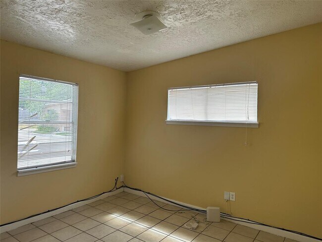 Building Photo - 3359 Frick Rd