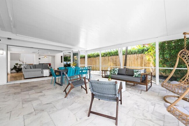 Building Photo - 1524 Bayview Dr