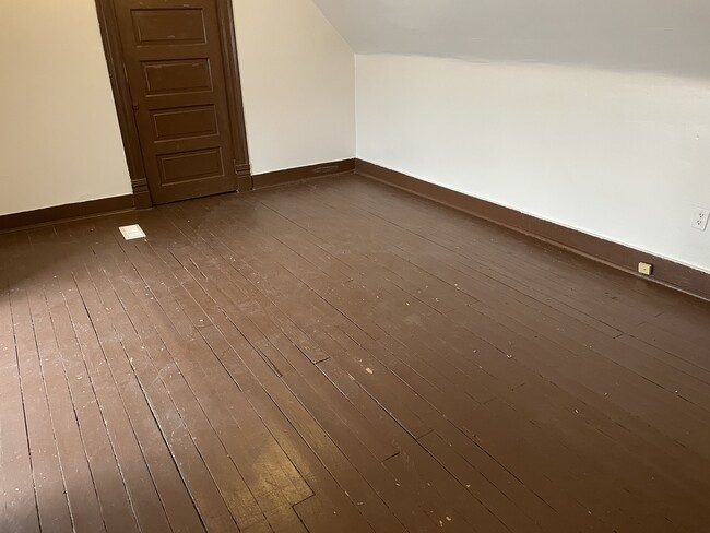 Building Photo - 843