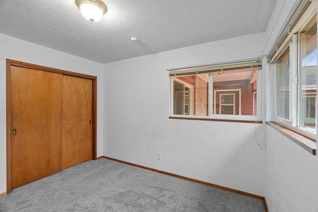 Building Photo - 410 Lois Ln Ct