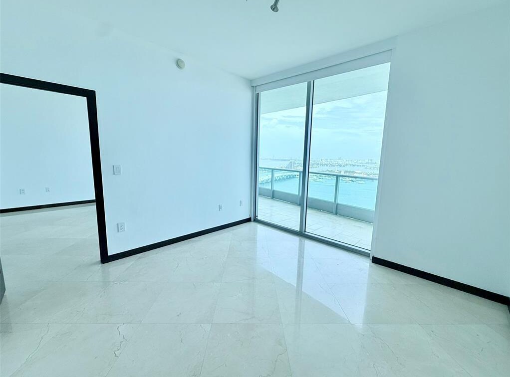 Building Photo - 900 Biscayne Blvd