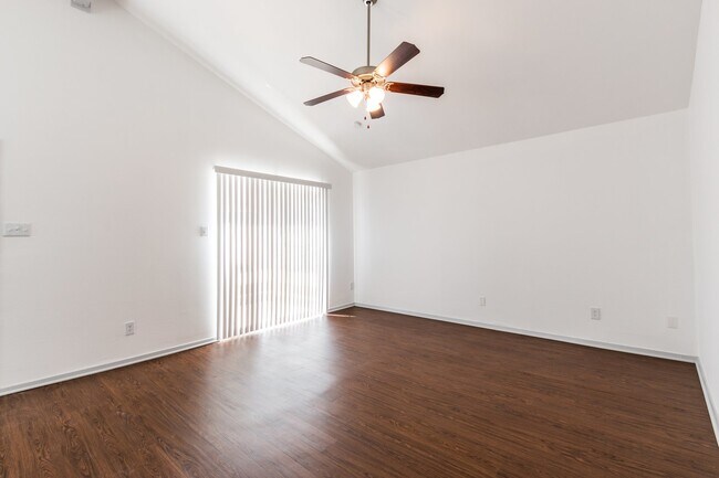 Building Photo - Luxury Duplex. Best Prices In South Austin! Steps from Hike & Bike Trail And Downtown!