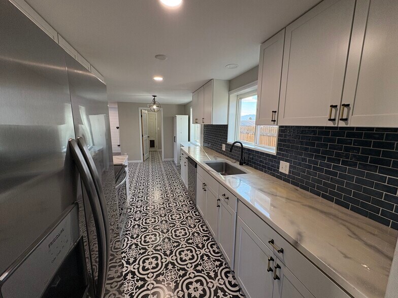 Building Photo - 2435 Piros Dr