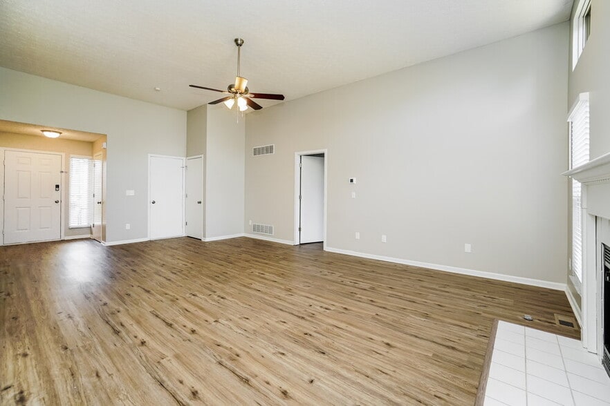 Building Photo - 5655 Dashshund Ct