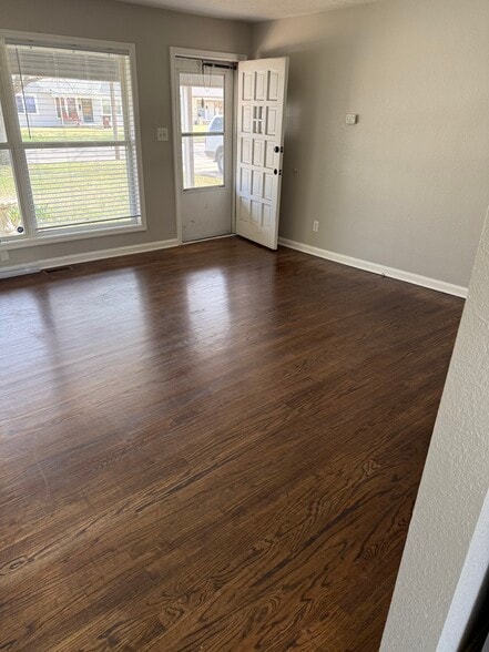 Building Photo - 1707 S Estelle St