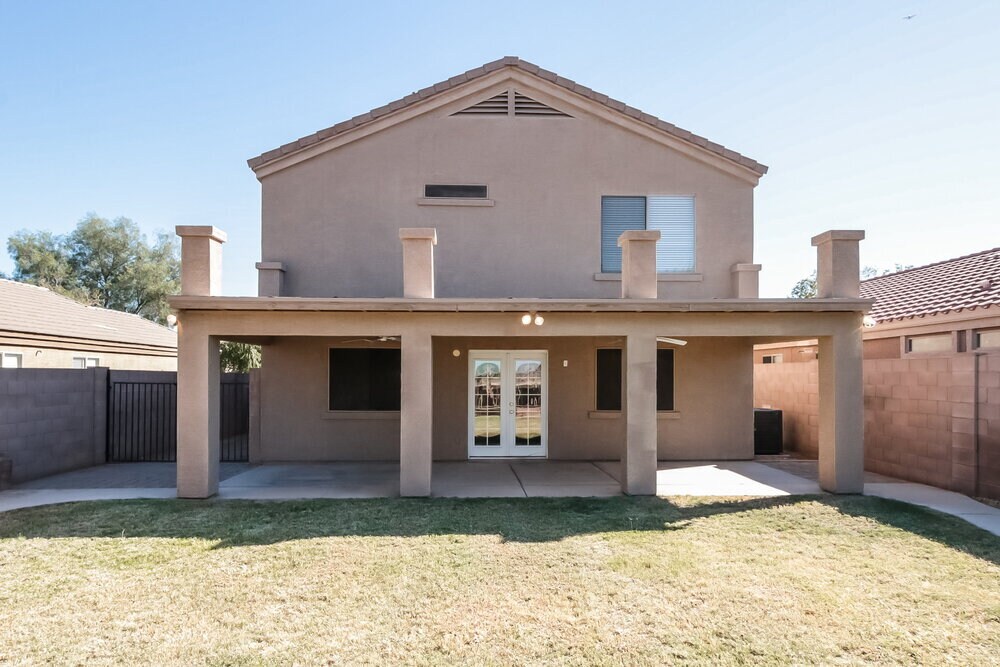 Building Photo - 452 S Sabrina