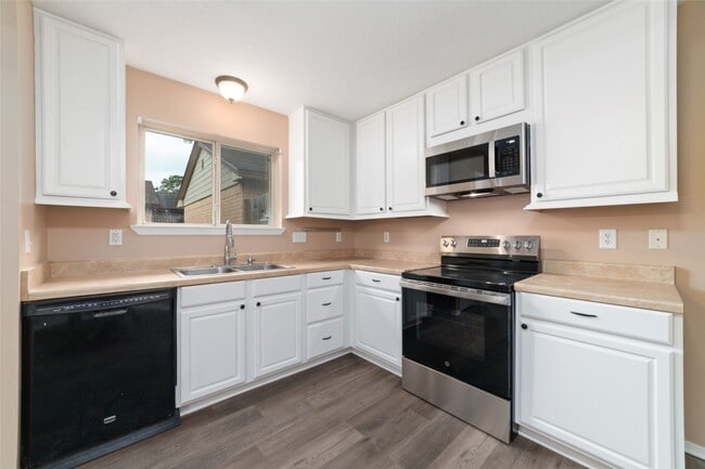 Building Photo - 14250 Laffite Dr