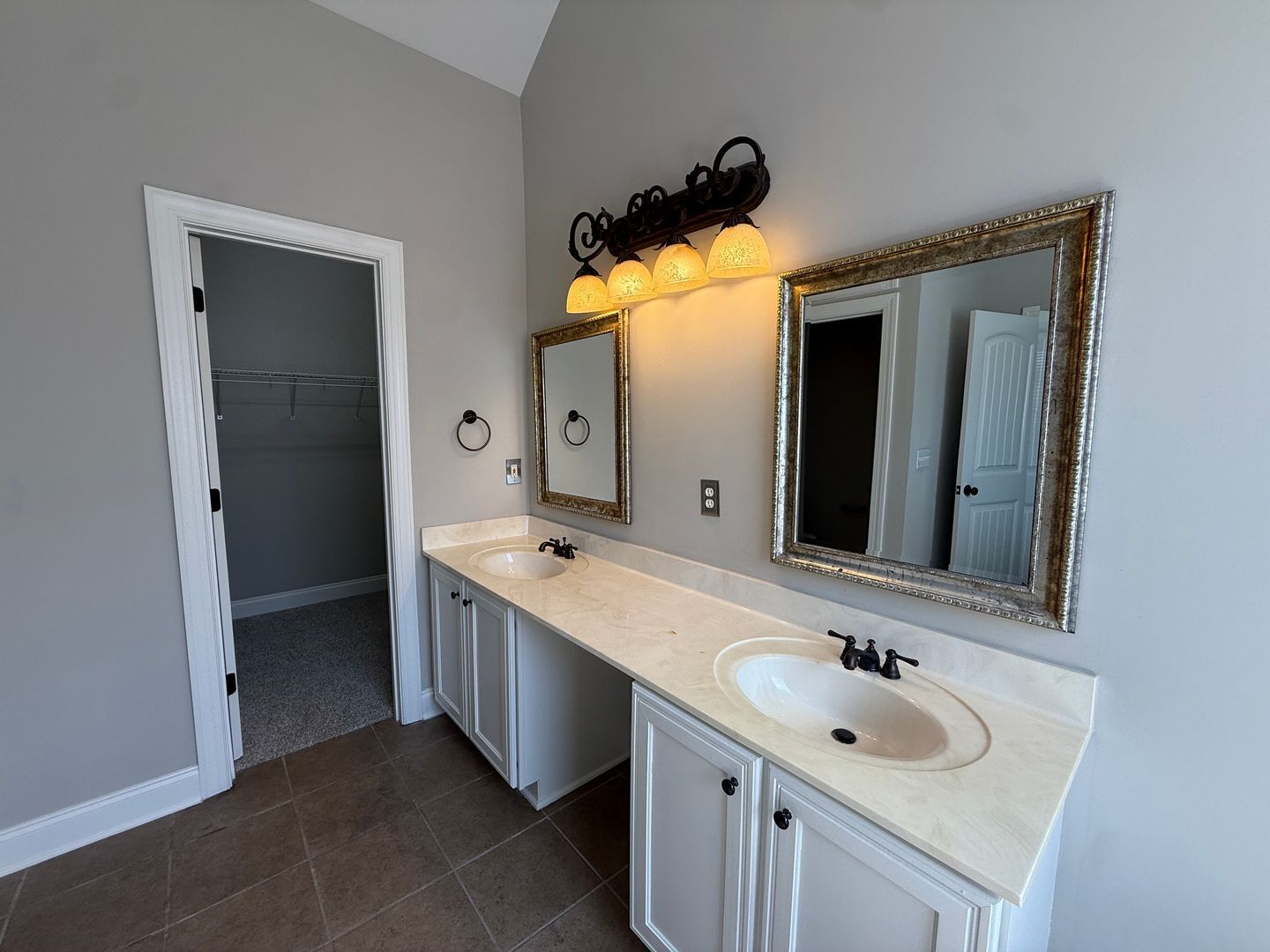 Building Photo - Well Maintained One Level Home in Gardens at Gatewood