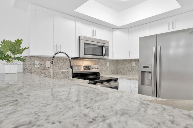 Building Photo - 8999 SW 123rd Ct