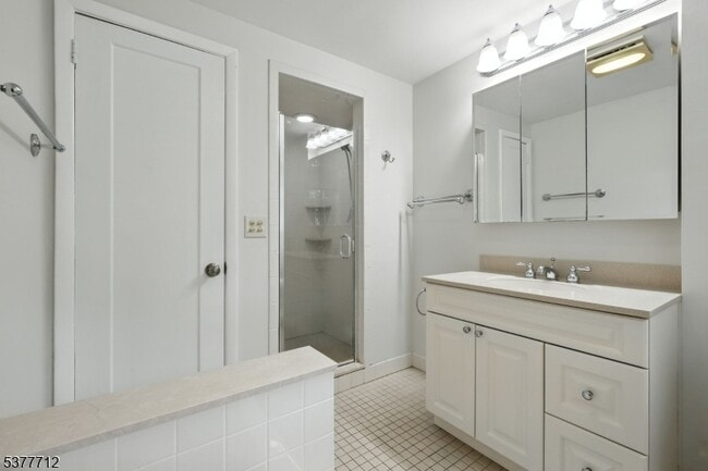 Building Photo - 49 Canoe Brook Pkwy