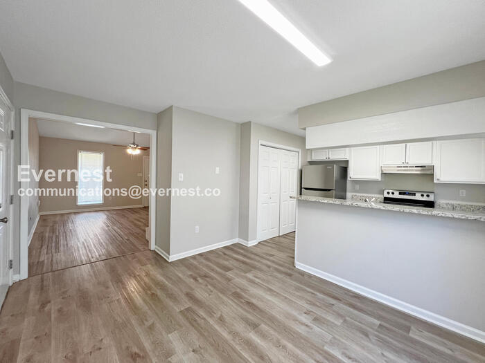 Building Photo - 886 Acorn Cove