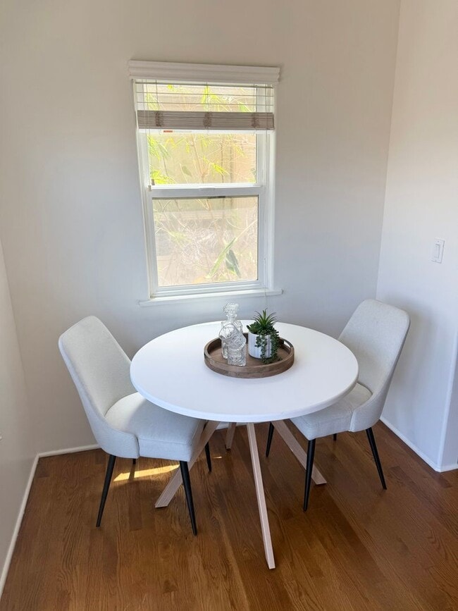 Building Photo - 3562 Sydney Pl
