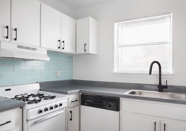 Kitchen - Birchleaf Apartments