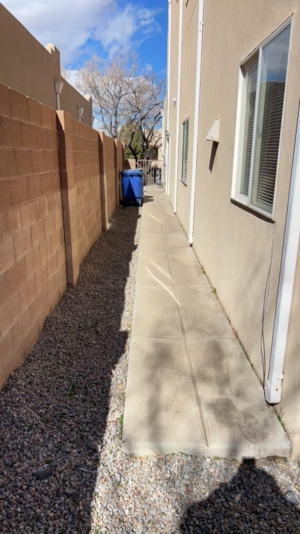 Building Photo - Beautiful 4 Bedroom 2.5 Bath home in the Vista Del Norte Subdivision