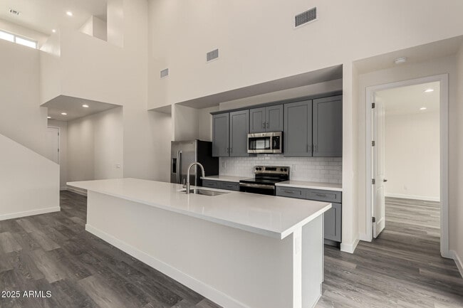 Building Photo - 949 E Desert Ln