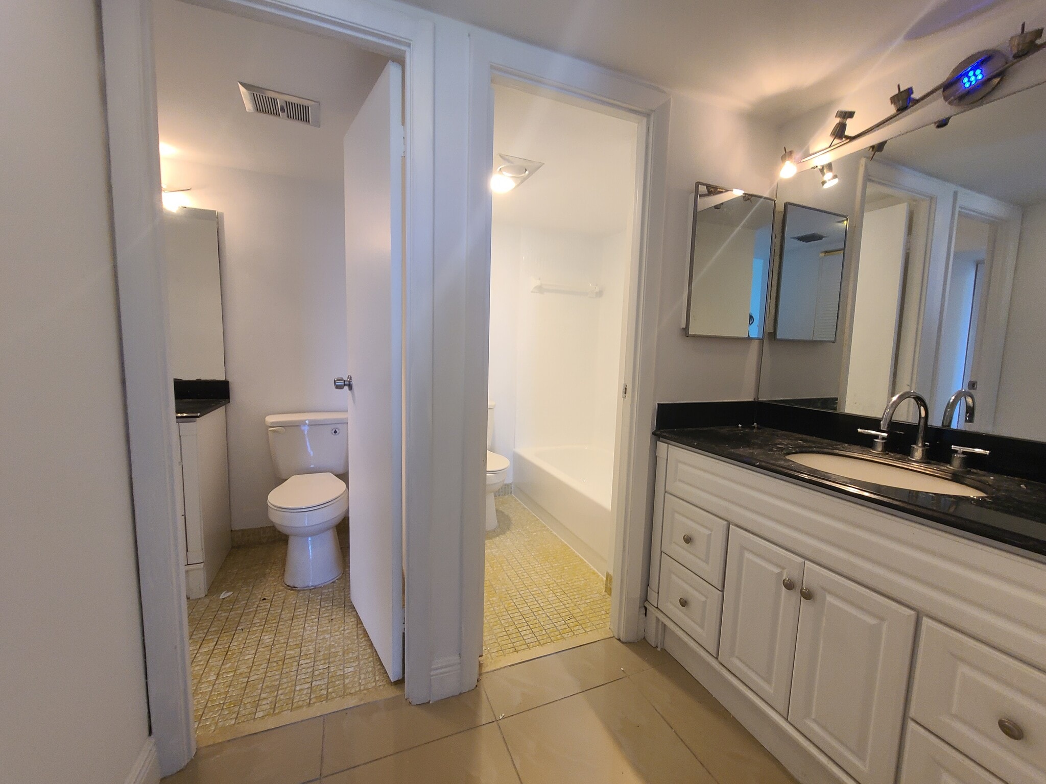 Building Photo - 20335 W Country Club Dr