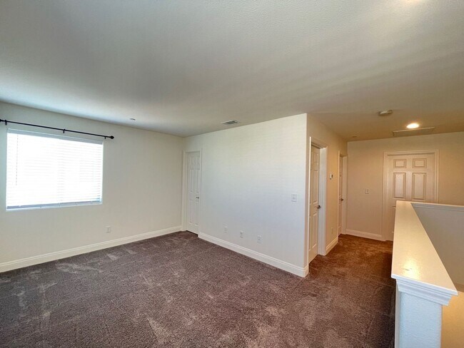 Building Photo - 307 Ninos Dr