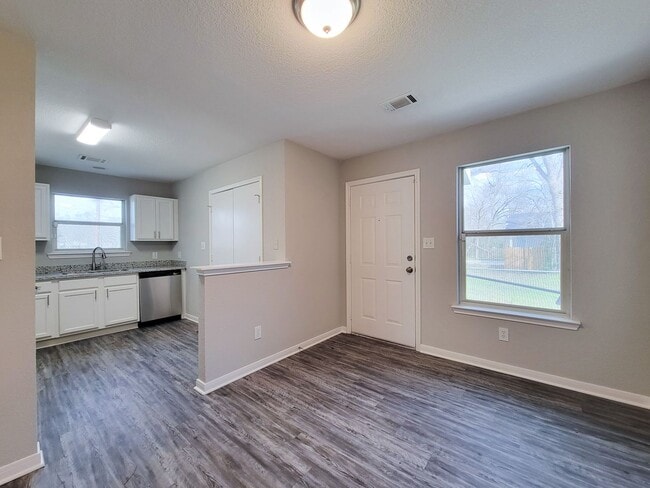 Building Photo - BEAUTIFUL 3 BEDROOM HOME IN CONROE WITH AL...
