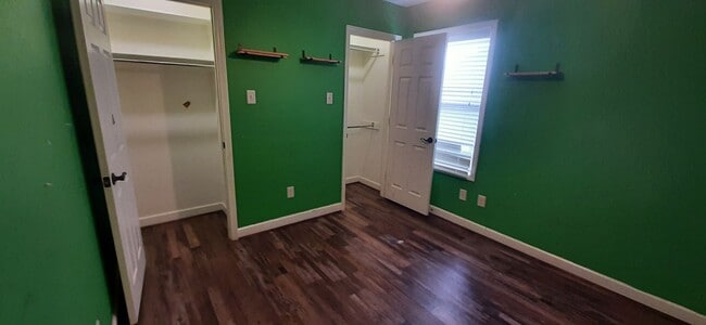 Building Photo - 327 Austin Creek Dr