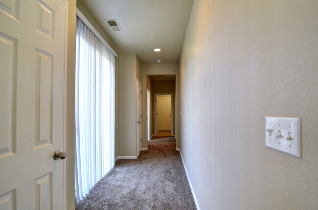 Building Photo - Fantastic Harlan Patio Home with Fenced Fr...