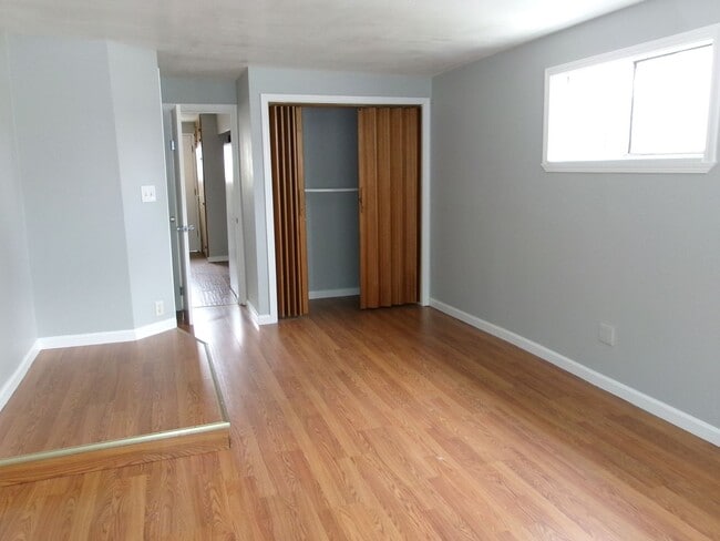 Building Photo - 2 Bedroom, 1-1/2 Bath