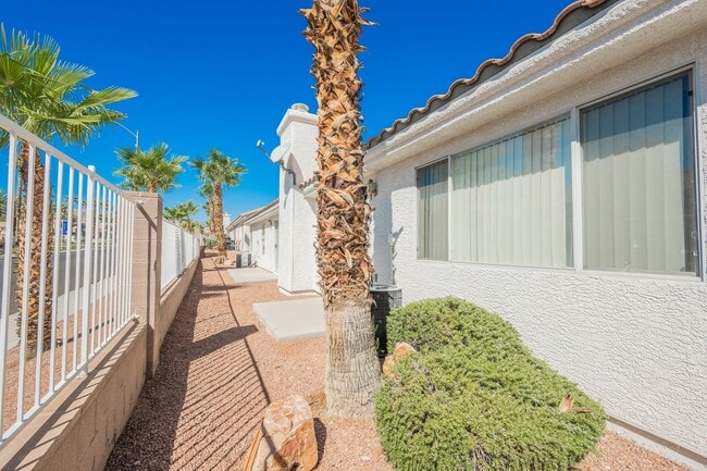 Building Photo - Summerlin - Single Story Townhome -