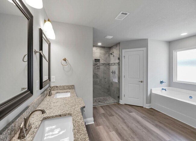 Building Photo - Stunning Rental in Navarre!