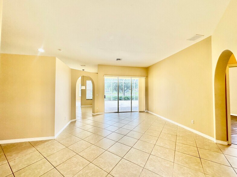 Building Photo - 14511 Jekyll Island Ct