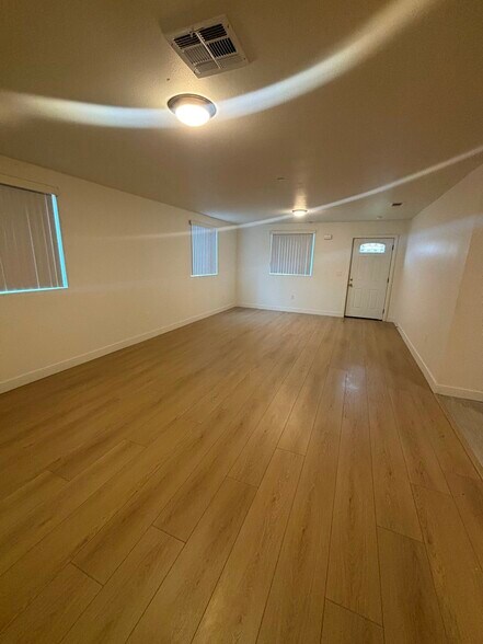 Building Photo - 438 W 71st St