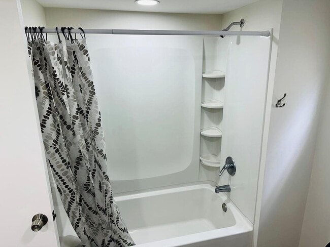 Building Photo - 5037 Roanoke St