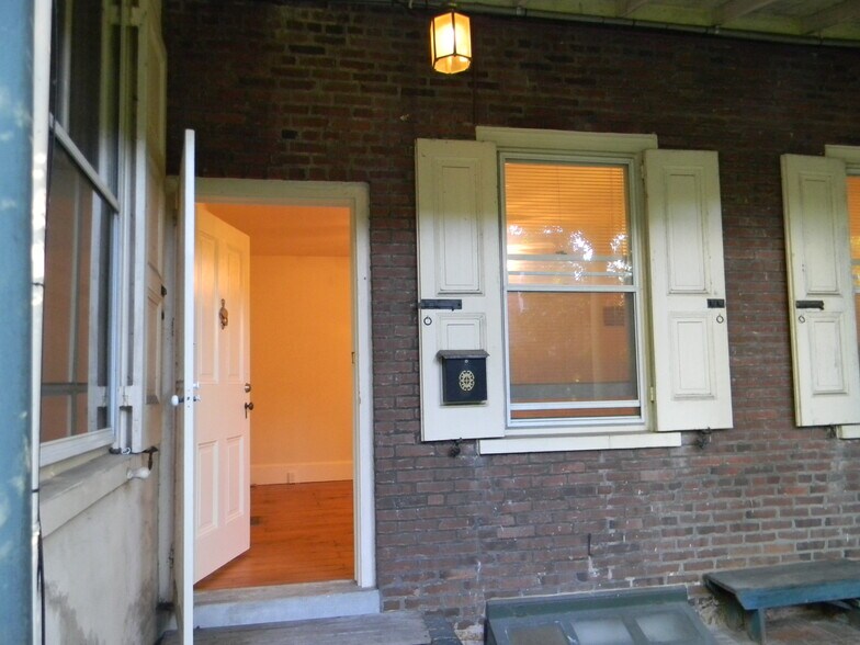Building Photo - 311 N High St