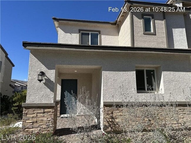 Building Photo - Stylish Gated Northwest Townhome with Open Living & Modern Finishes!