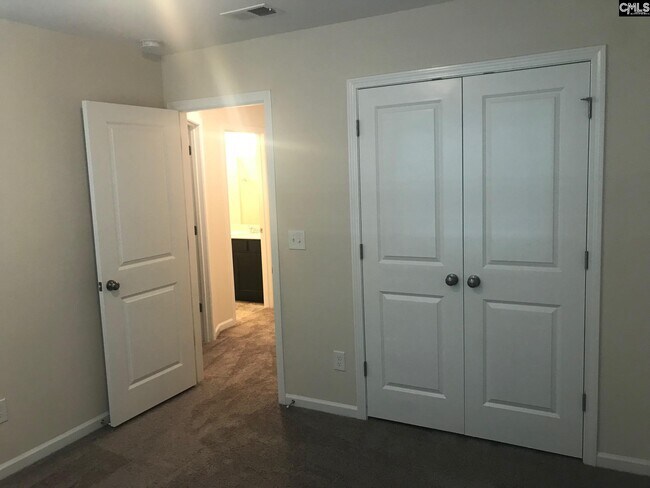 Building Photo - 1065 Roscoe Rd