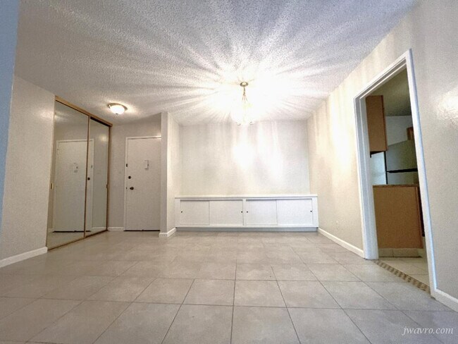 Building Photo - 1101 Continentals Way