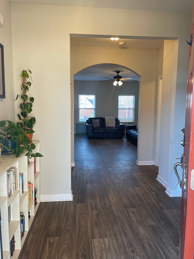 Building Photo - 108 Jersey Ln