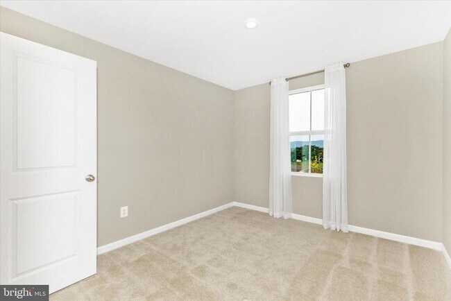 Building Photo - 38 Diopside Dr