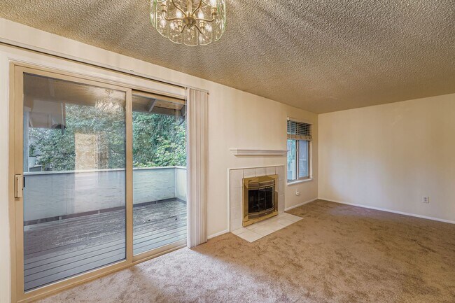 Building Photo - Top-Floor 1Bed/1Bath Apartment in Federal ...