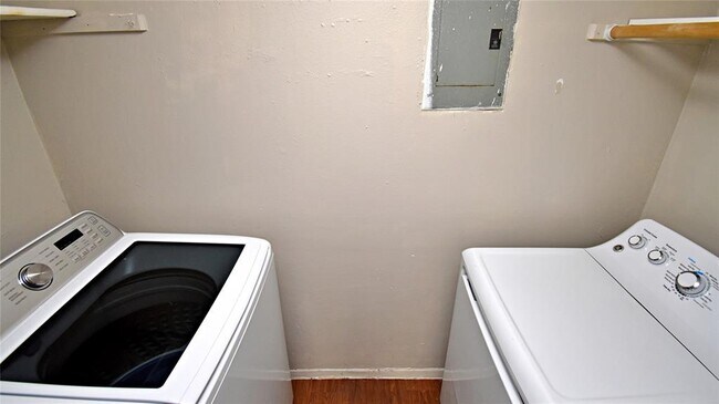 Building Photo - 4411 Whispering Valley Dr