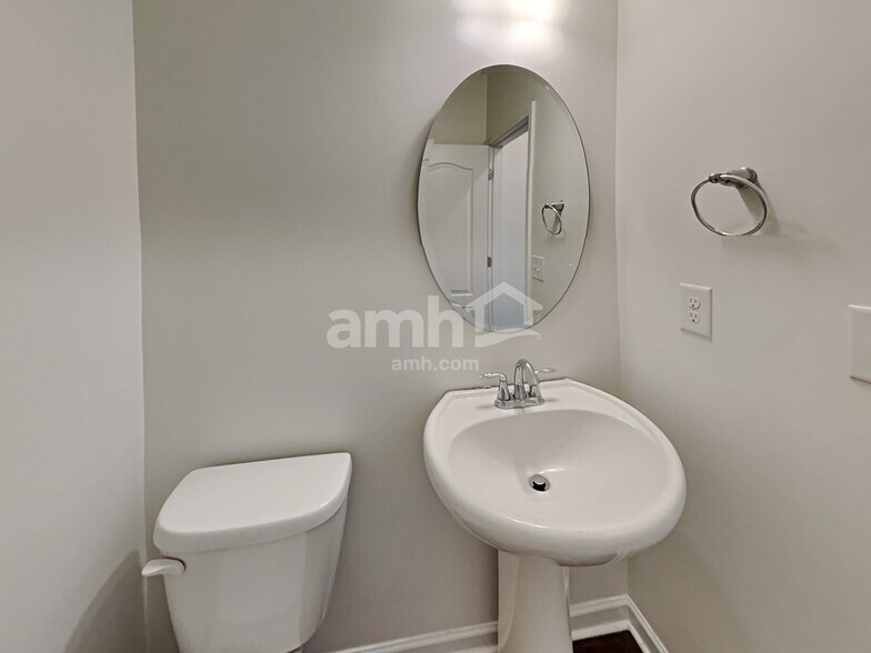 Building Photo - 128 Cherry Bark Dr