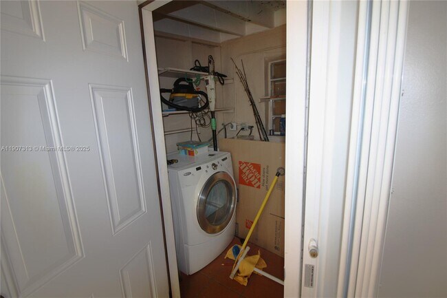 Building Photo - 11031 SW 43rd St