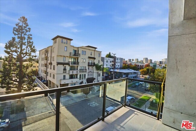 Building Photo - 1820 Prosser Ave