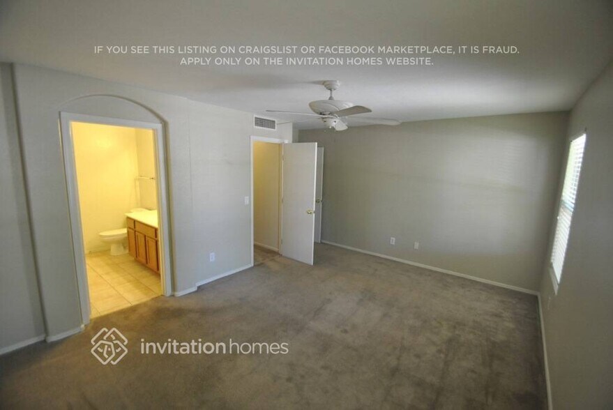 Building Photo - 12809 W Roanoke Ave