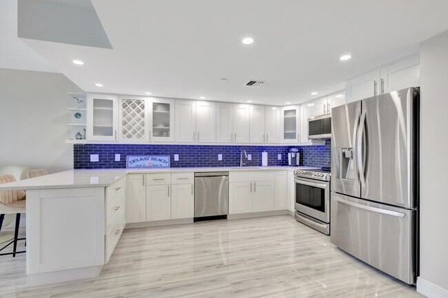 Building Photo - 2909 S Ocean Blvd