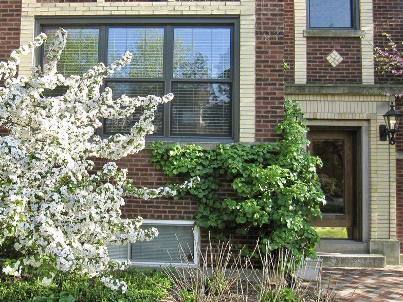 Building Photo - 734 Mulford St