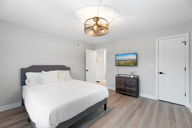 Building Photo - 1001 W Howard St