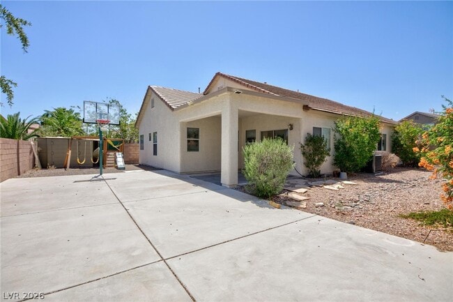 Building Photo - 2598 Highland Cliff Dr