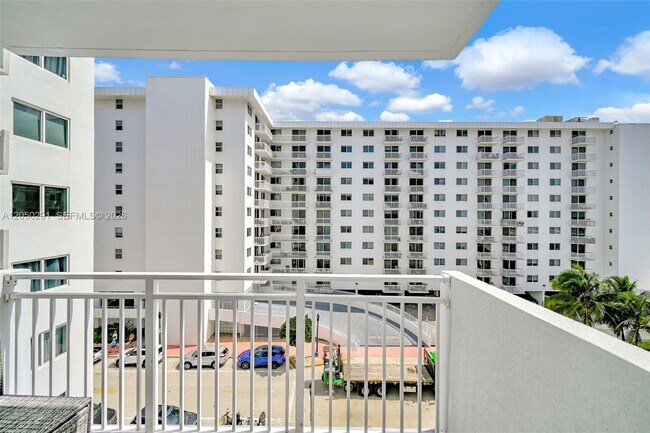 Building Photo - 345 Ocean Dr