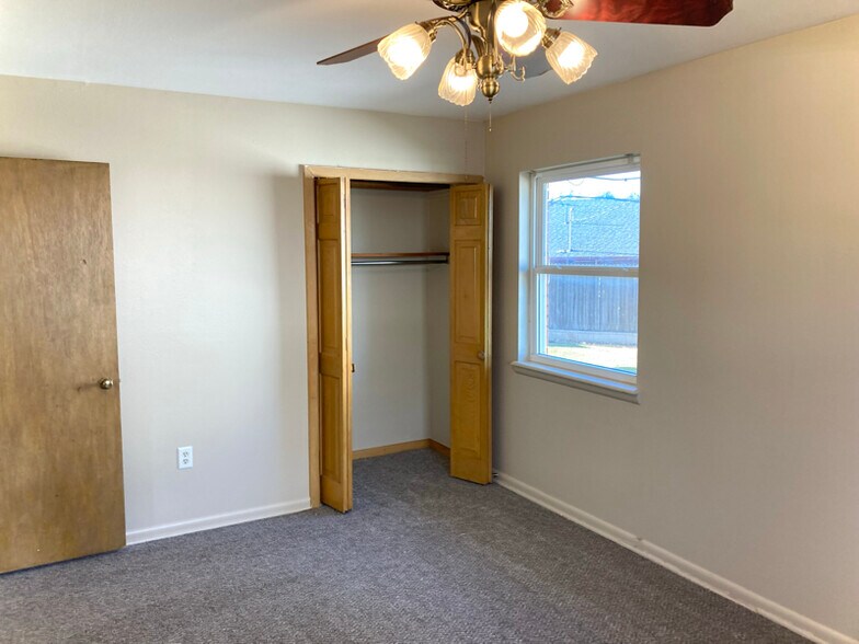 Building Photo - 612 W Matthews St