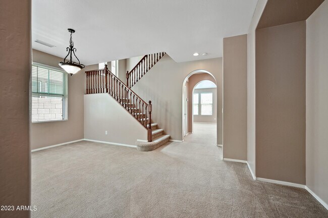 Building Photo - 1165 E Gail Dr