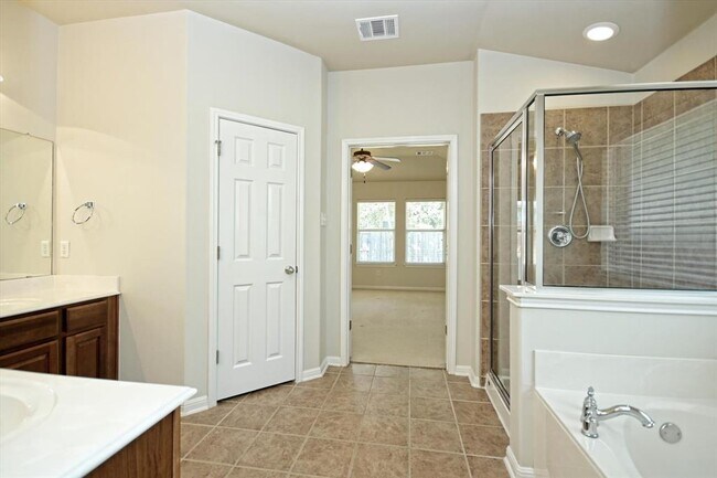 Building Photo - 401 King Eider Ln